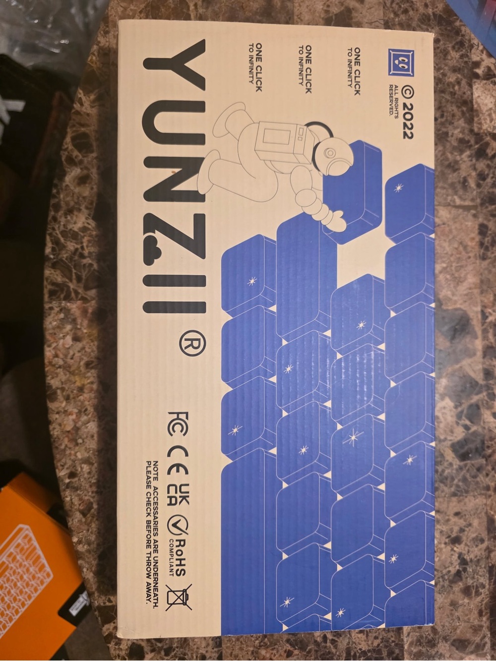 YUNZII Mechanical Keyboard - White and Blue Box
